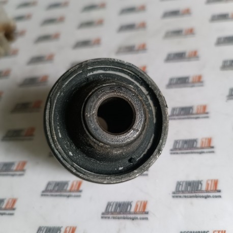 Ford Mondeo I. silentblock eje delantero abajo