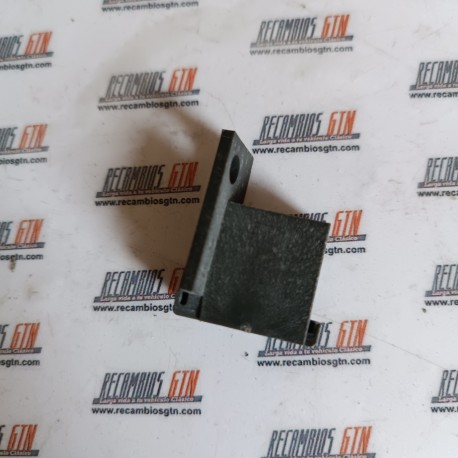 Renault 21. Clio soporte rejilla delantera