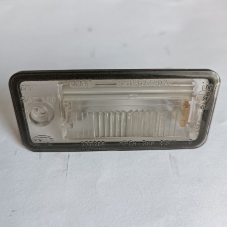 Audi A4. Luz de matricula