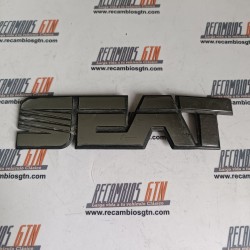 Seat. Anagrama cromado Seat