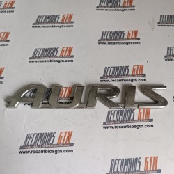 Toyota Auris. Anagrama Auris